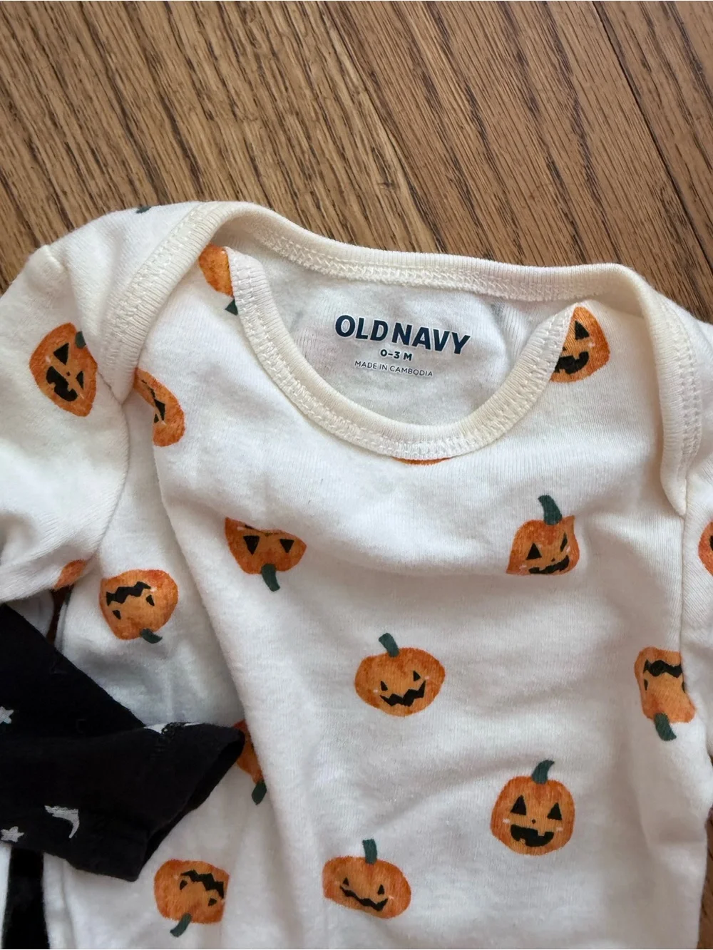 Old Navy ~ Halloween Onesie Bundle 0-3 months